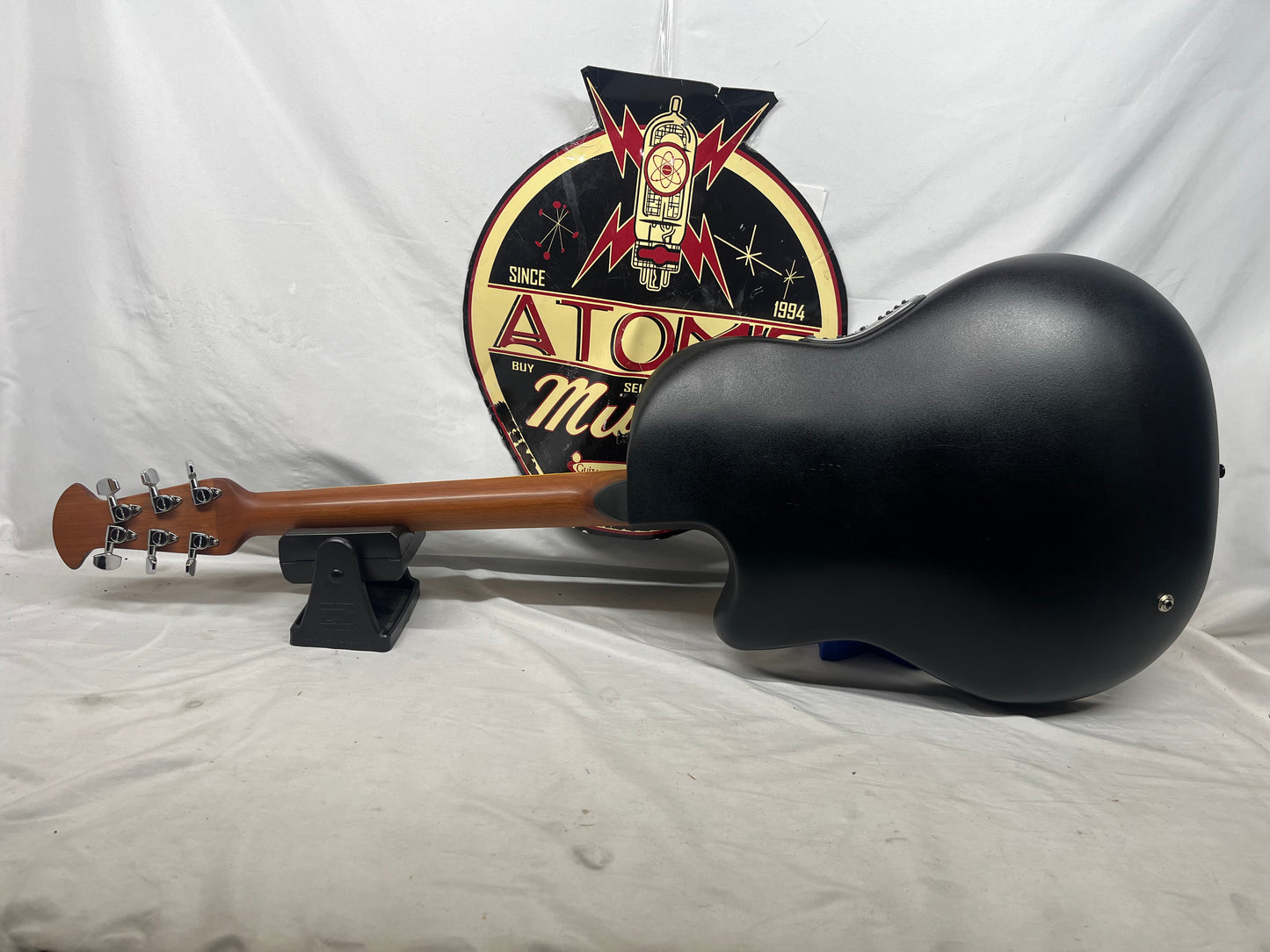 Ovation Celebrity CC057 Acoustic Electric Guitar
