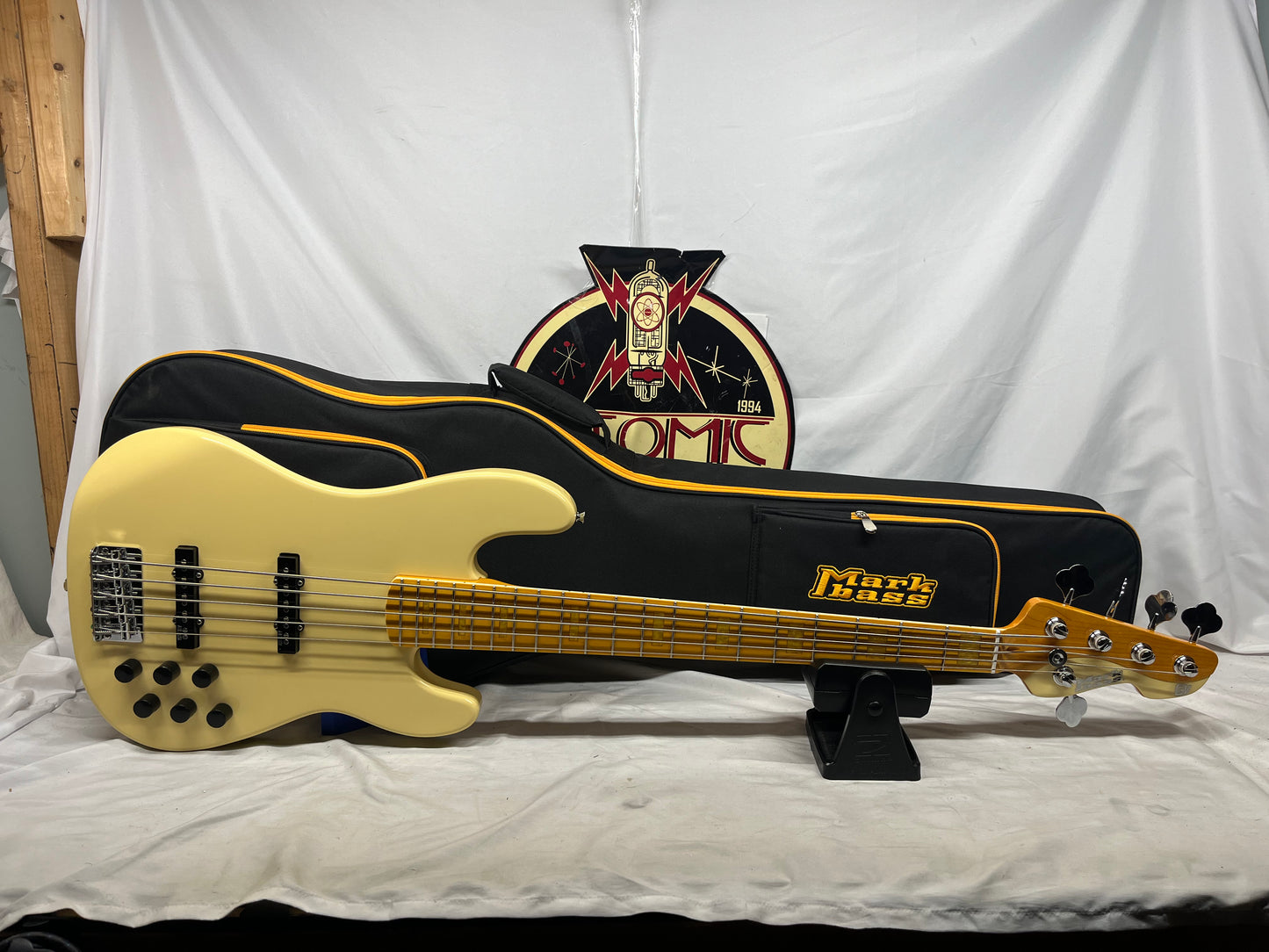 Markbass GV Series GV 5 gv5 Gloxy Val CR MP 5-String Bass with Gig Bag - Cream