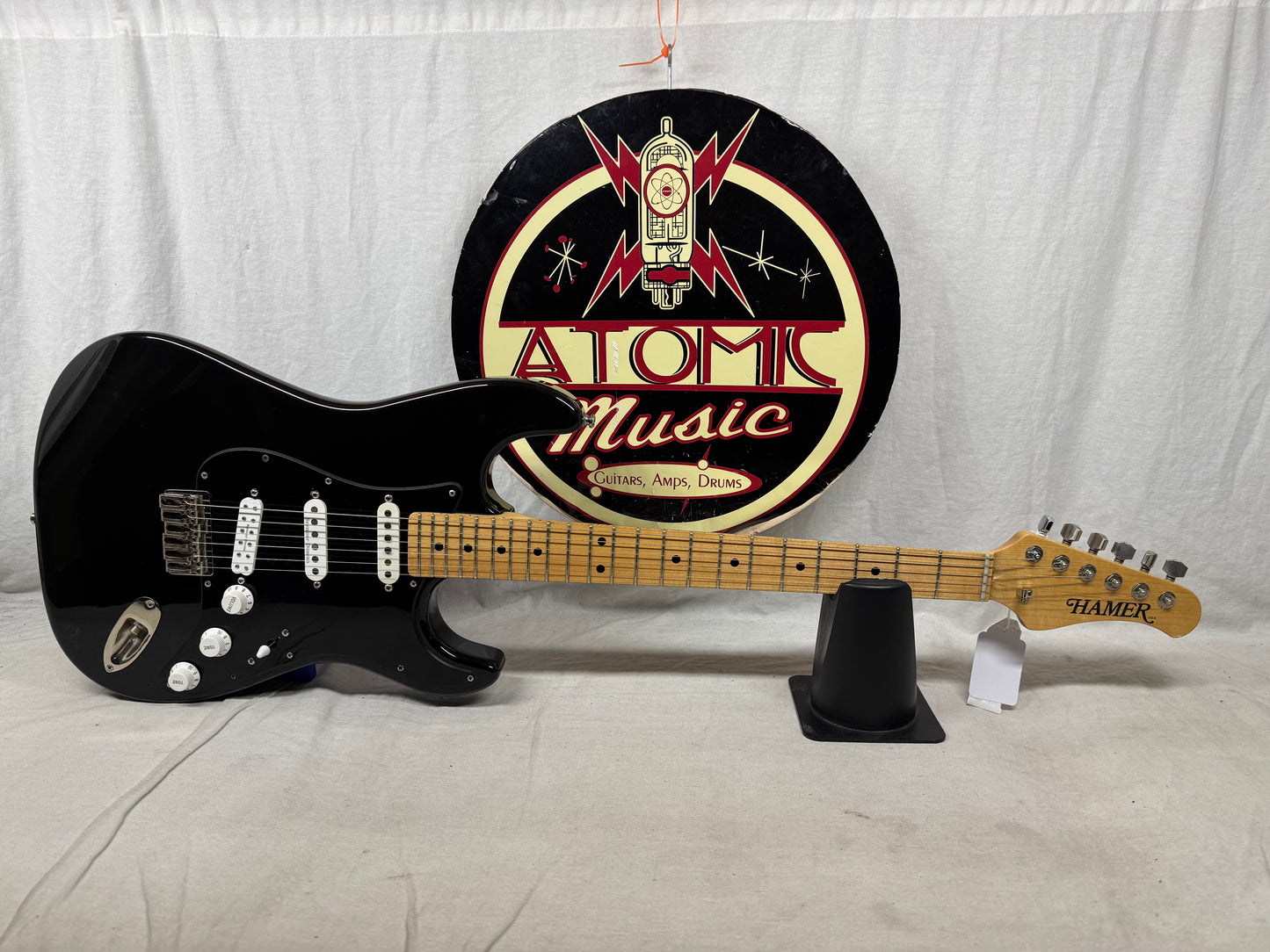Hamer USA Daytona Guitar S-style with Case - Black / Maple neck
