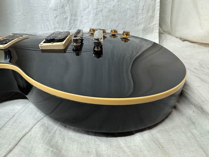 Gibson Les Paul Classic Guitar with Case - Image 18