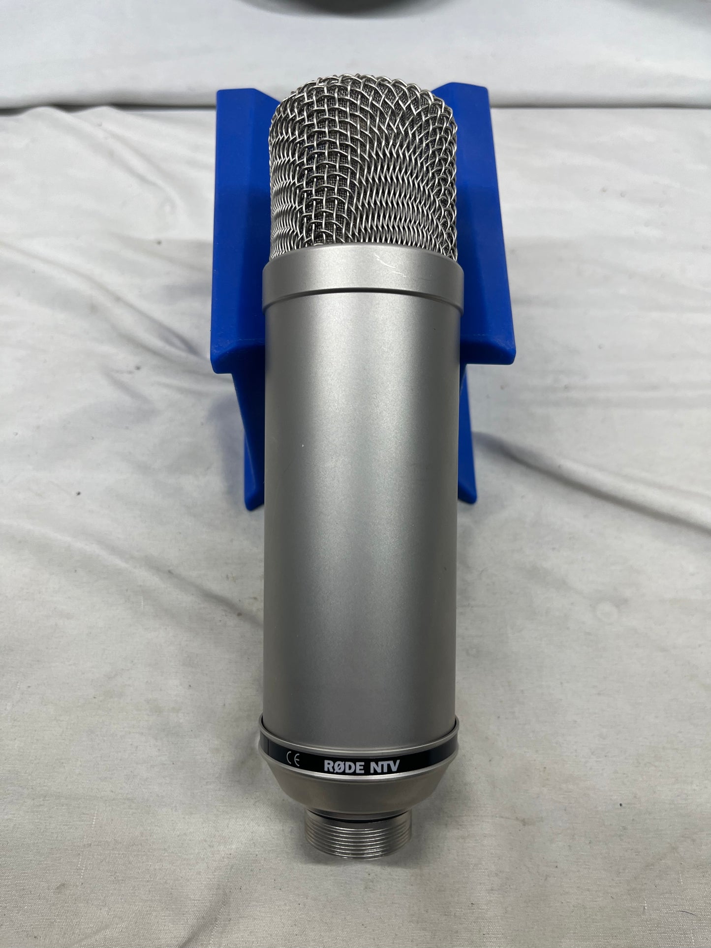 RODE NTV Large Diaphragm Cardioid Tube Condenser Microphone with Case
