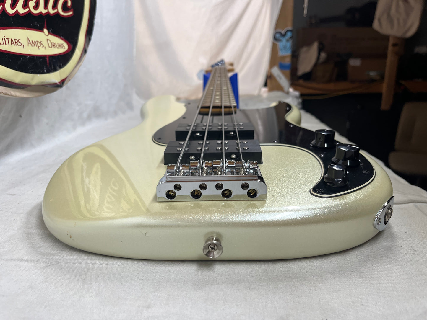 Fender Blacktop 4-String Electric Precision Bass MIM - Made in Mexico - White Chrome Pearl
