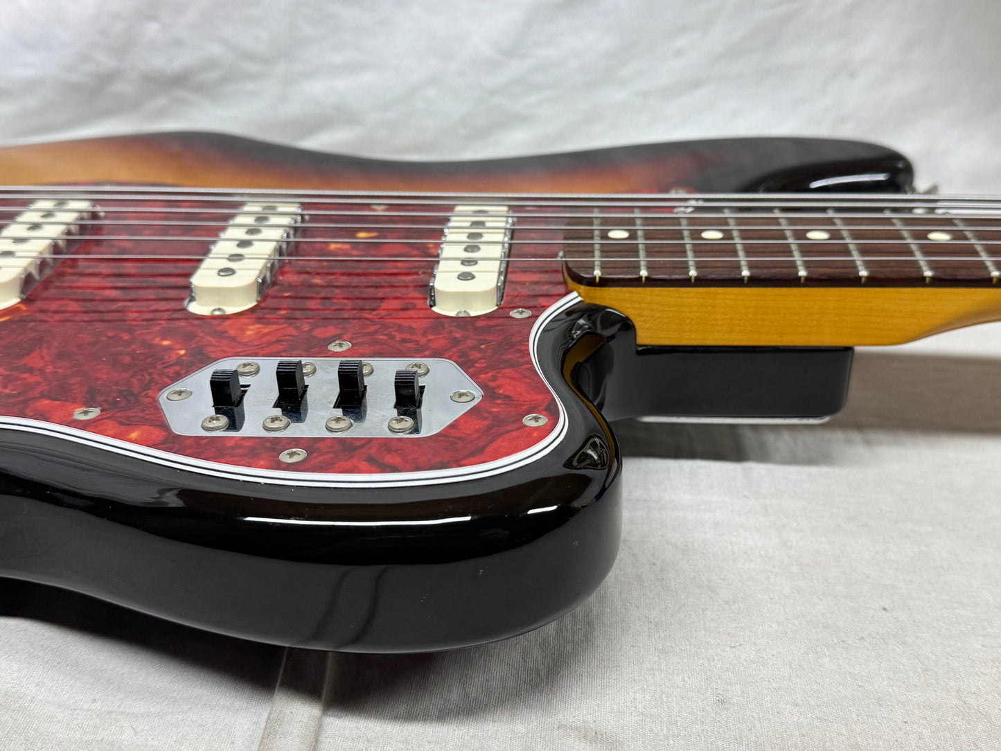 Fender Bass VI 6-string Bass with Case - MIJ Made In Japan 1996 - 3-Color Sunburst / Rosewood fingerboard