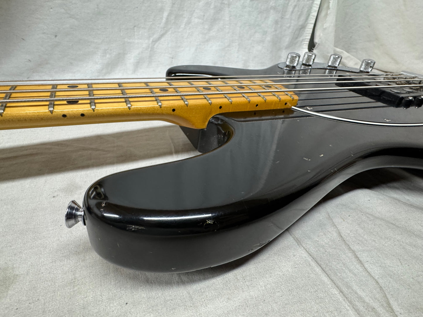 Ernie Ball Music Man StingRay sting ray 4H 4 h 4-string Bass with Gator Case - Black / Maple neck