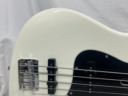 Sire Marcus Miller V7 4- String J-Style Electric Bass