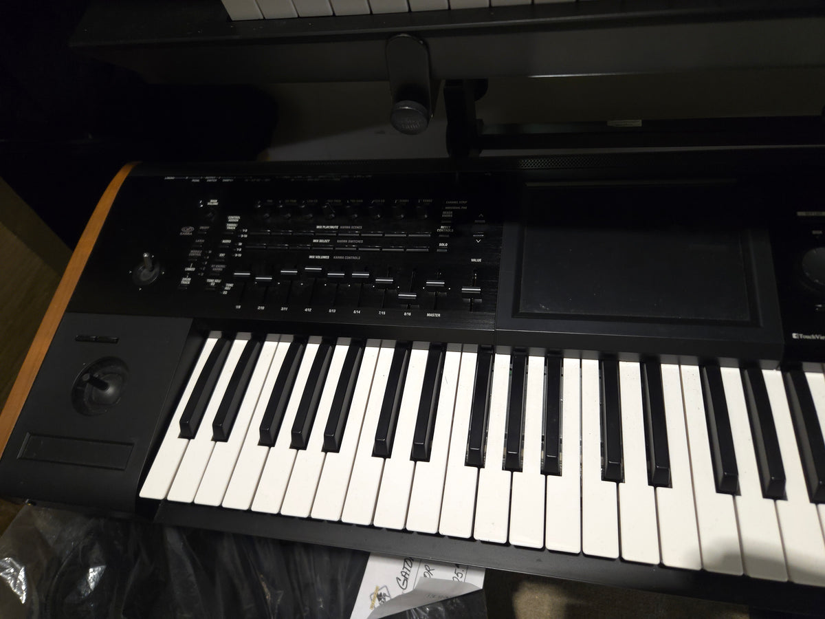 Korg Kronos 61 Keyboard - Local Pickup Only