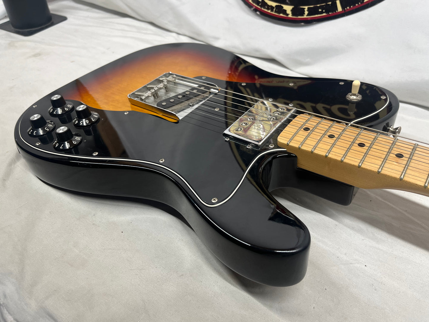 Fender Classic Series '72 Telecaster tele Custom Electric Guitar - 3-Color Sunburst