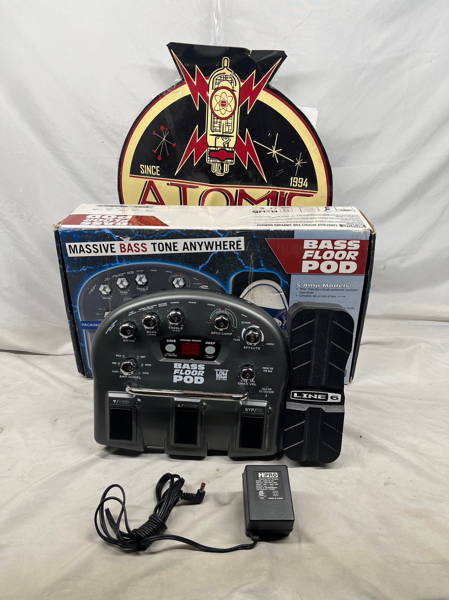 Line 6 Bass Floor POD Multi-Effects Processor Pedal with Box and Power Supply