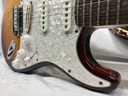 Fender American Deluxe Stratocaster with Maple Fretboard 2004 - 2010 - 3-Color Sunburst