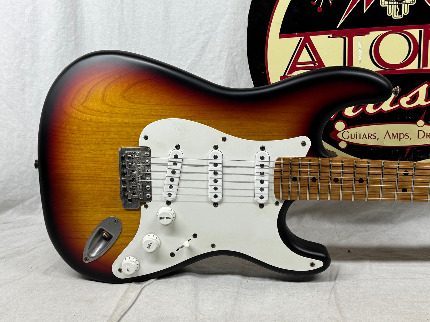 22 Black Guitars S-style Guitar - 3-Color Sunburst