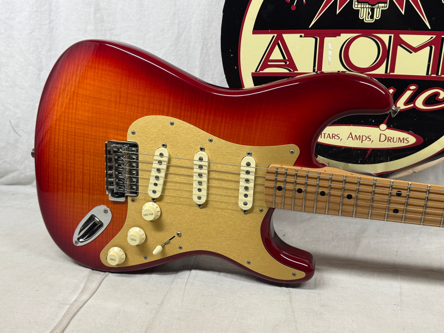 Fender Player II 2 Stratocaster Plus Top Guitar - MIM Mexico 2025 - Cherry Burst / Maple neck