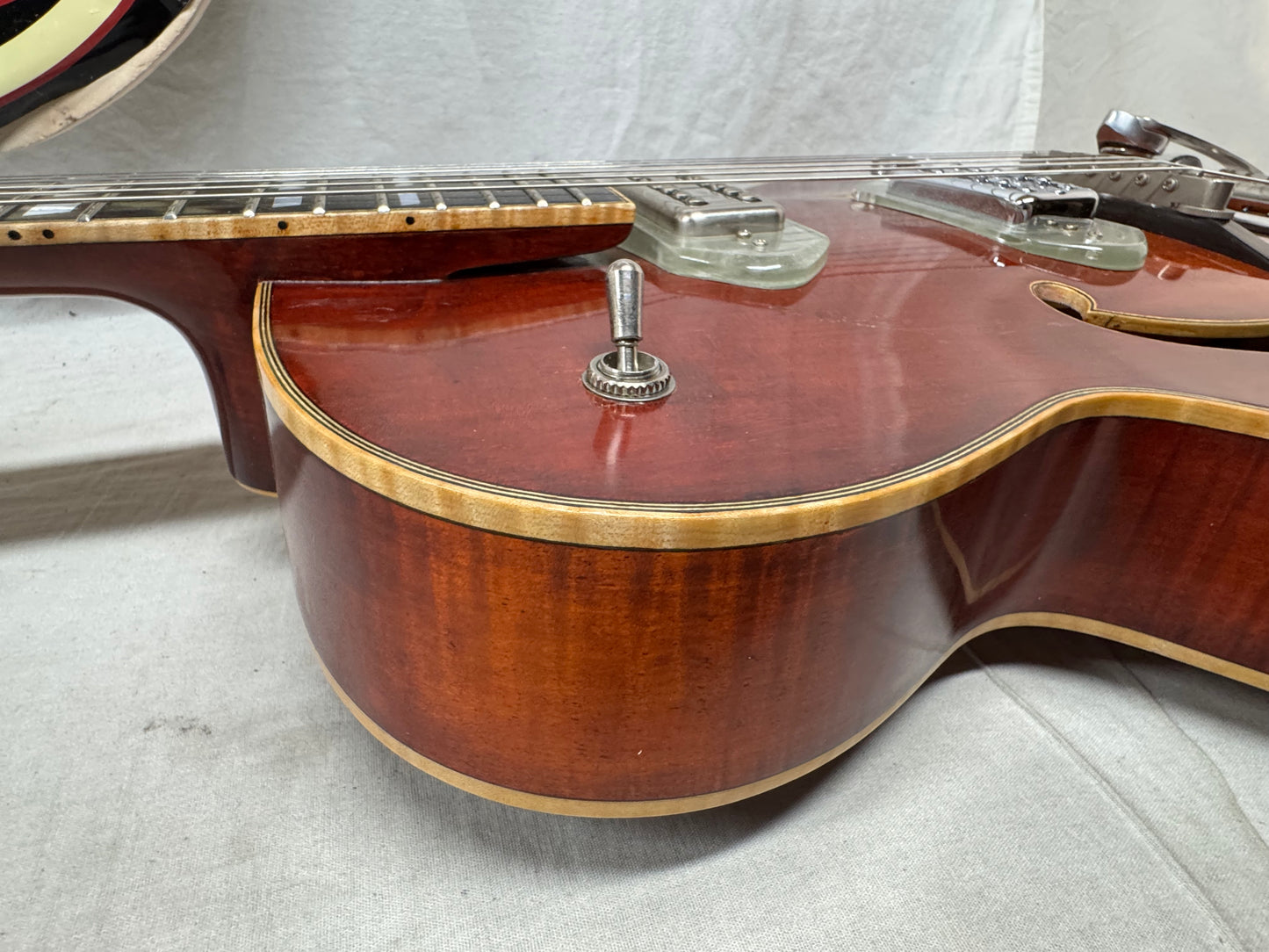 Eastman T58/V t 58 Archtop Hollowbody Guitar with Case