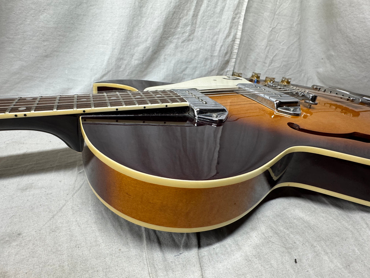 Epiphone Sorento Semi-Hollowbody Guitar with Case Reissue