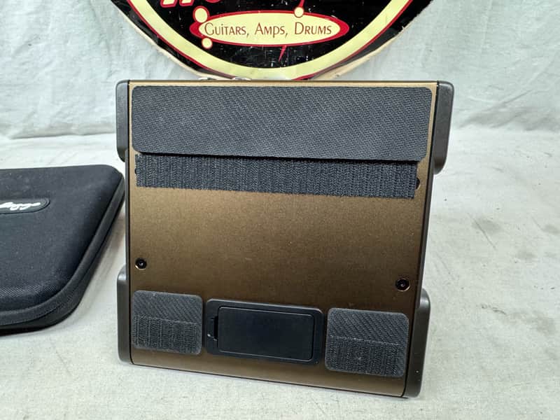 LR Baggs l.r. Venue Full Isolation D.I. di Acoustic Instrument Preamp Pedal with Soft Case - Image 7