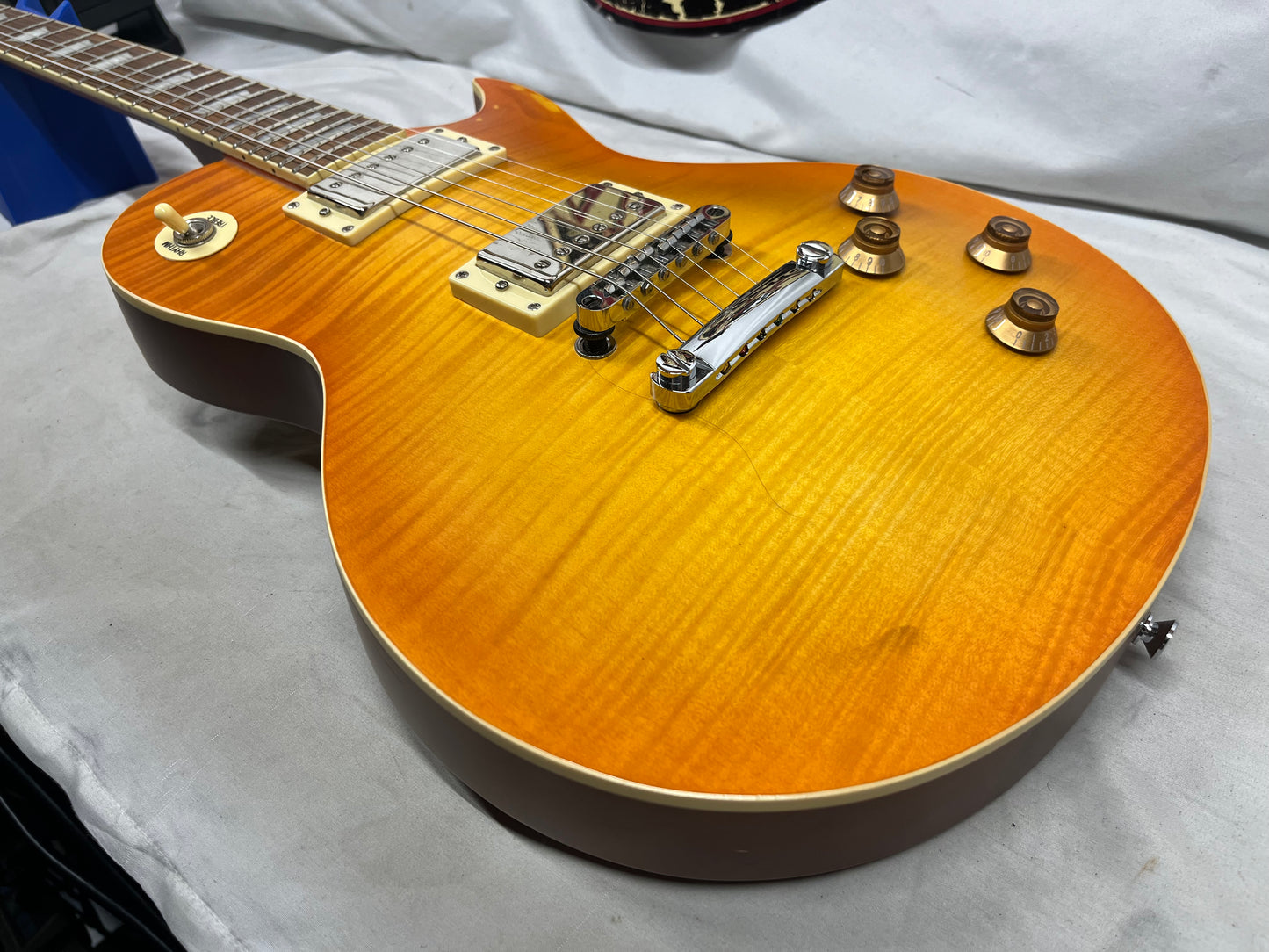 IYV ILS-300D Singlecut LP-Style Electric Guitar