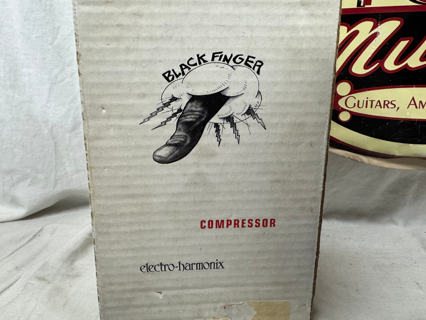 Electro-Harmonix Black Finger Tube Compressor Pedal with Power Supply + Box