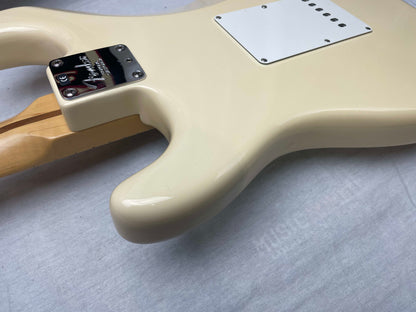 Fender American Standard Stratocaster Guitar with Lace Sensor pickups + Case 2005 - Buttercream or Honey Blonde or Yellow White / Maple neck