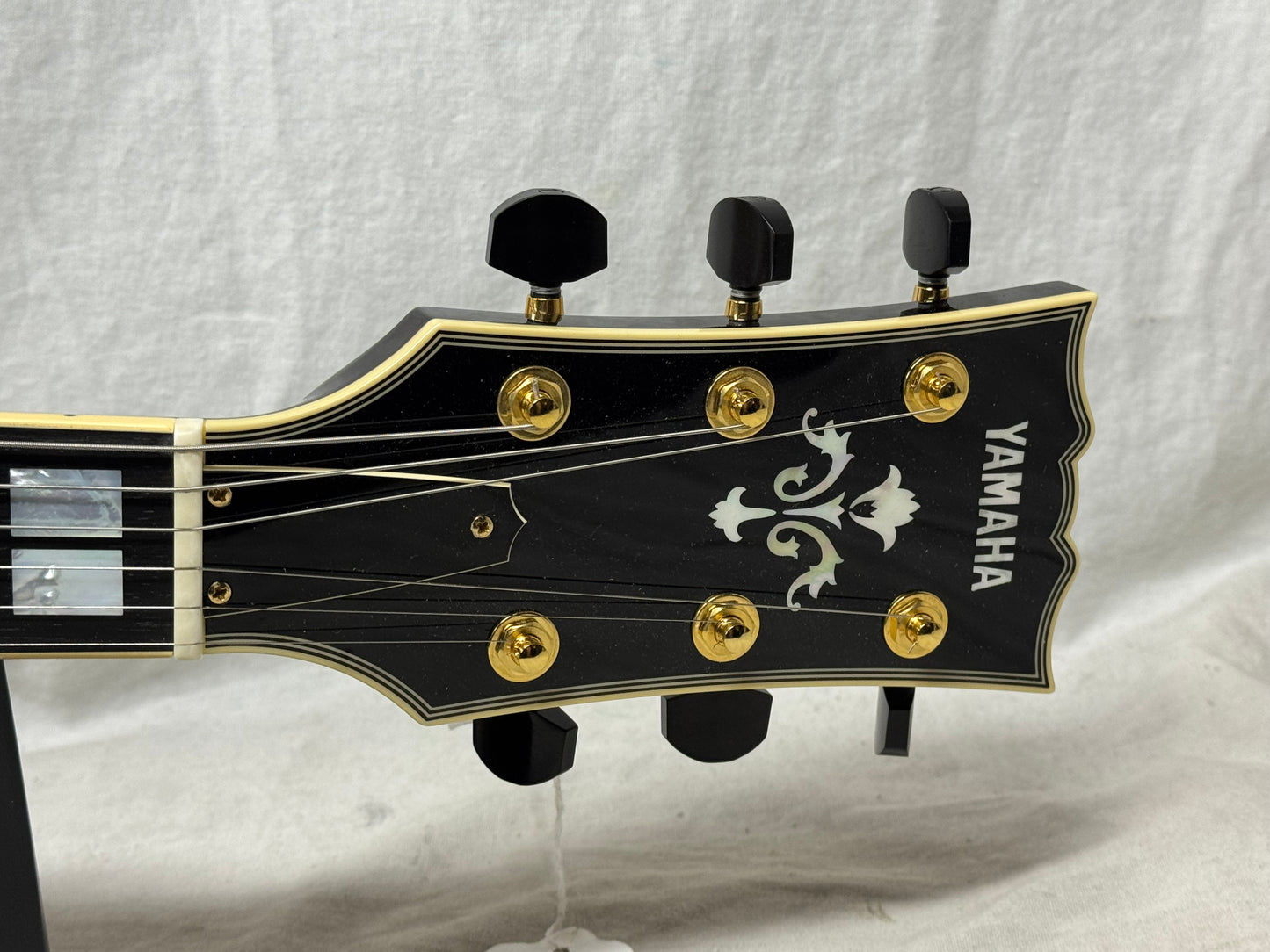 Yamaha SA2200 sa-2200 Semi-Hollowbody Guitar with Gator Case 2020