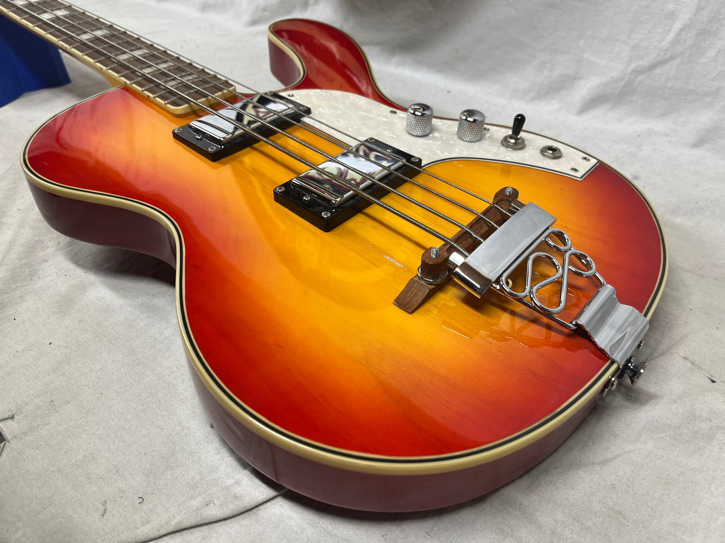 Musicvox Spaceranger Electric 4-String Bass - Sunburst