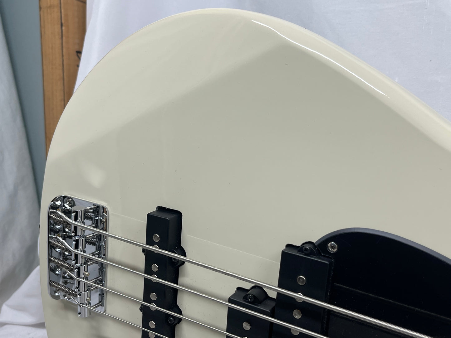 Yamaha Broad Bass Doublecut 4-String Electric Bass