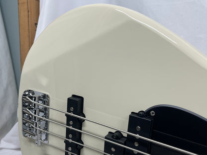 Yamaha Broad Bass Doublecut 4-String Electric Bass