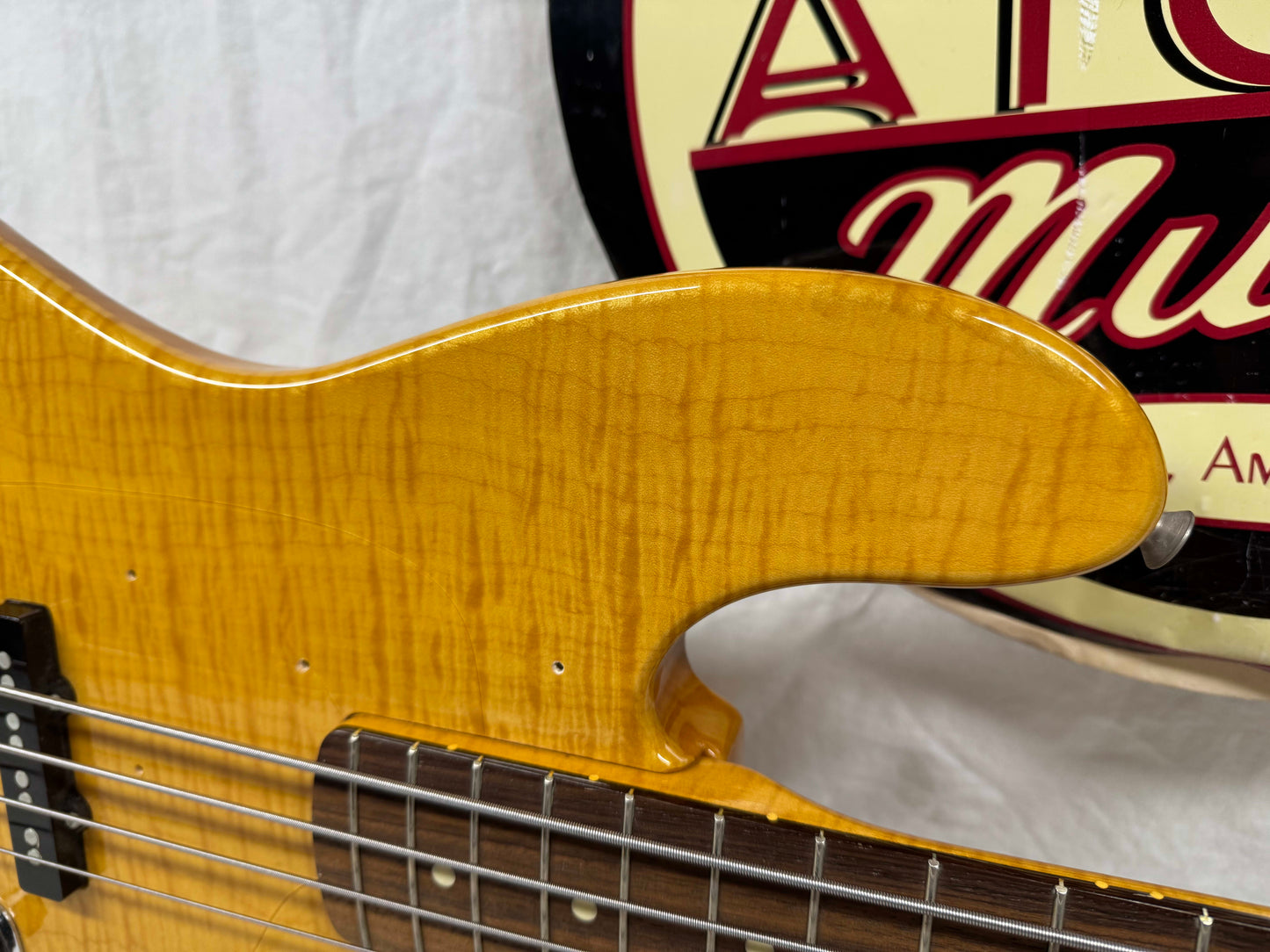Fender Jazz Bass 4-string J-Bass - photo - Foto Flame - MIJ Made In Japan 1994 - 1995