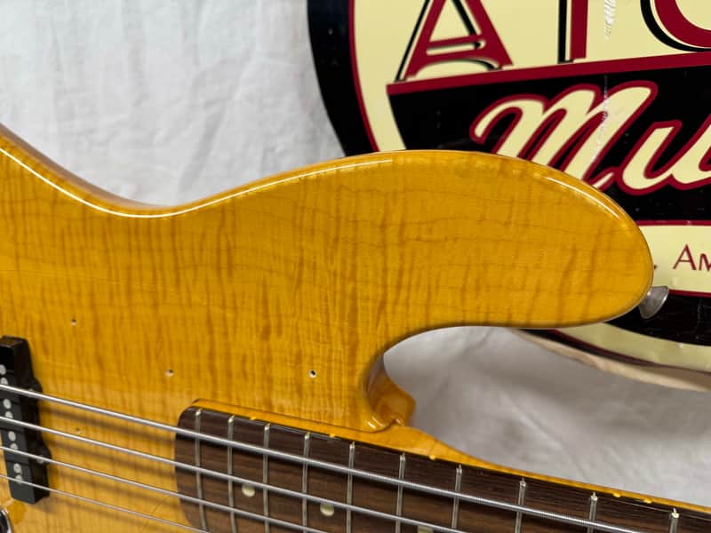 Fender Jazz Bass 4-string J-Bass - photo - Foto Flame - MIJ Made In Japan - Image 2
