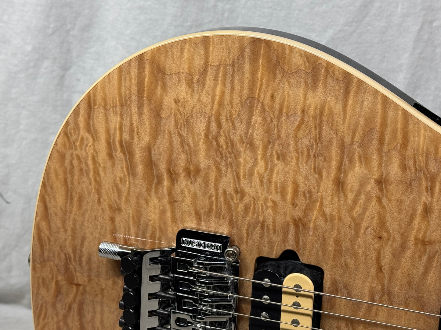 Ernie Ball Music Man Axis Guitar with Hard Case 2012