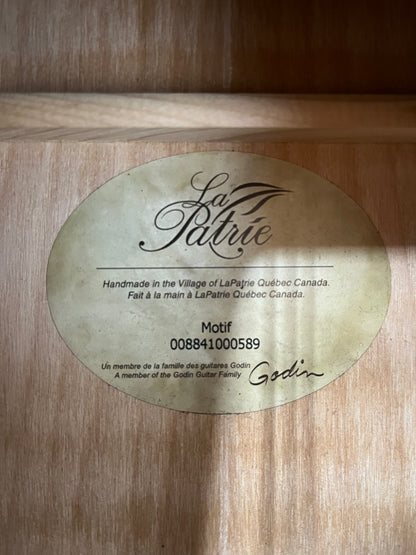 La Patrie (Godin) Motif Classical Acoustic Guitar