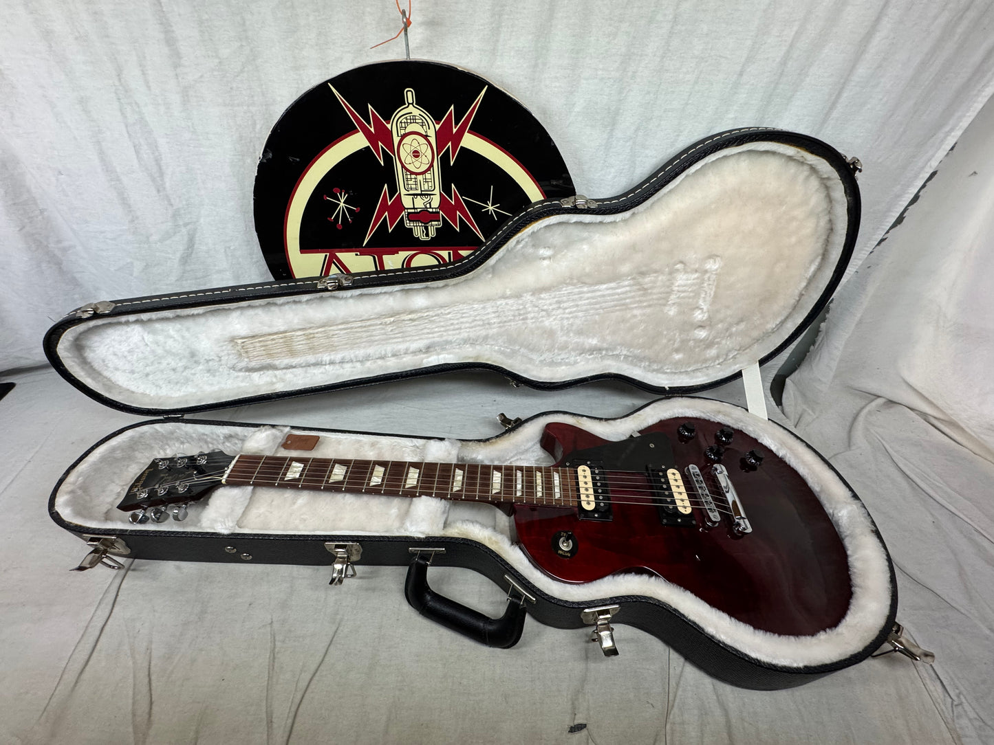 Gibson Les Paul Studio Guitar with Case 2013