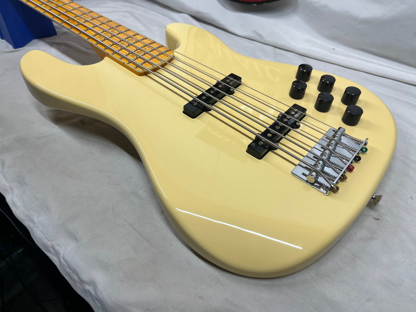 Markbass GV Series GV 5 gv5 Gloxy Val CR MP 5-String Bass with Gig Bag - Cream