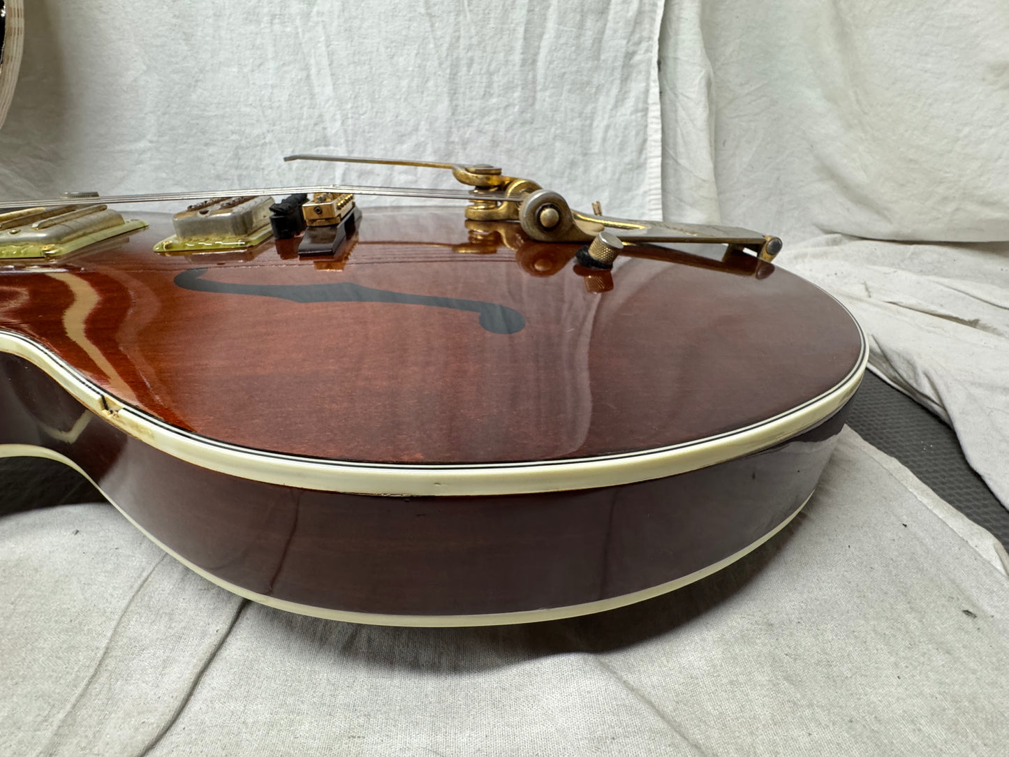 Gretsch 6122 G6122 The Chet Atkins Country Gentleman Hollowbody Guitar with Case - modified 1964