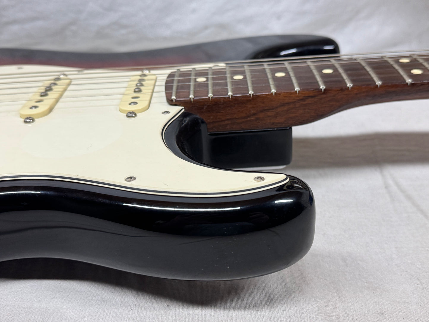 Fender Limited Edition American Standard Stratocaster Guitar with Rosewood Neck + Case 2016 - 3-Color Sunburst / Rosewood fingerboard