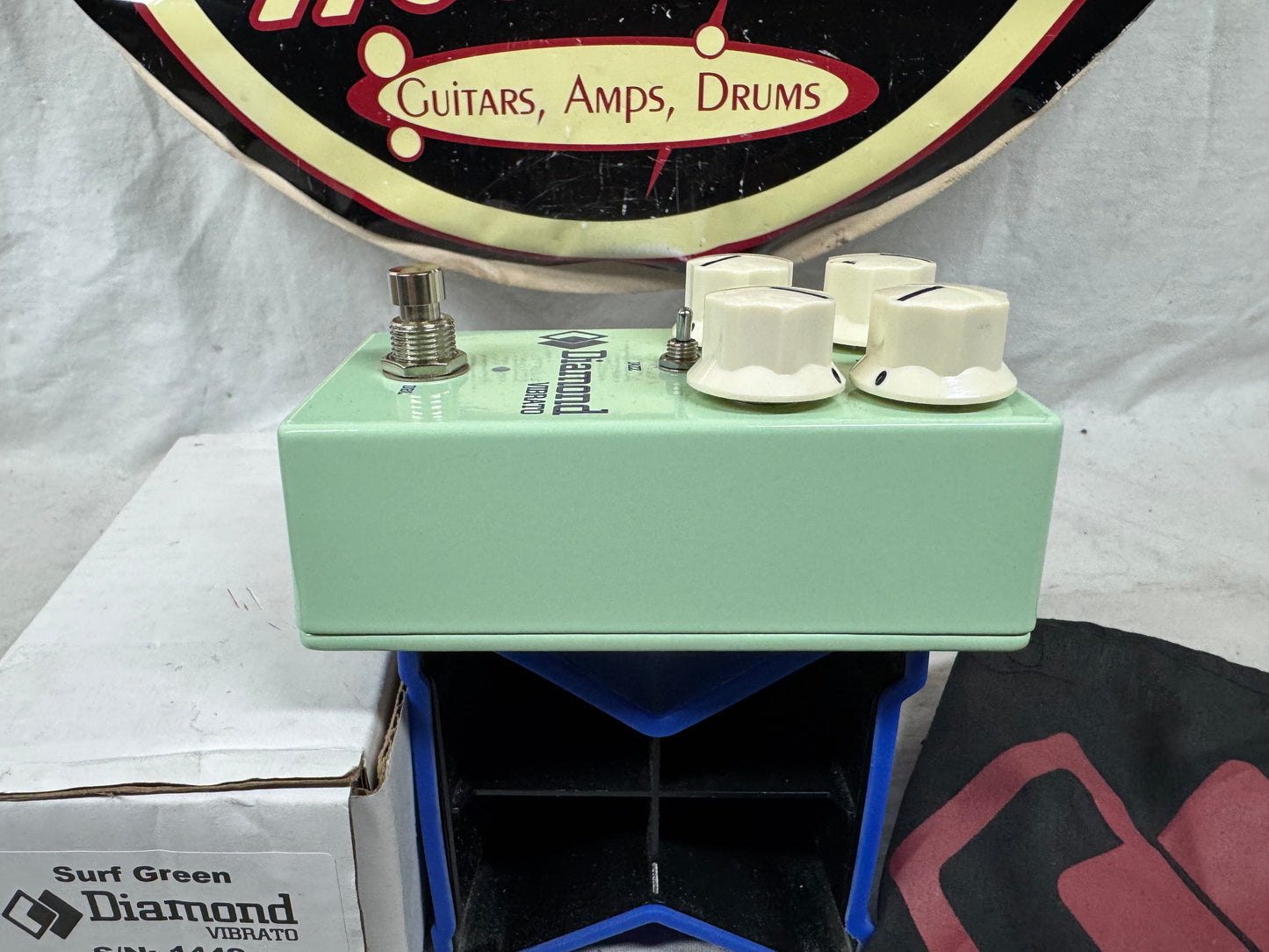 Diamond Pedals Vibrato Pedal with Box - Surf Green - Limited Edition
