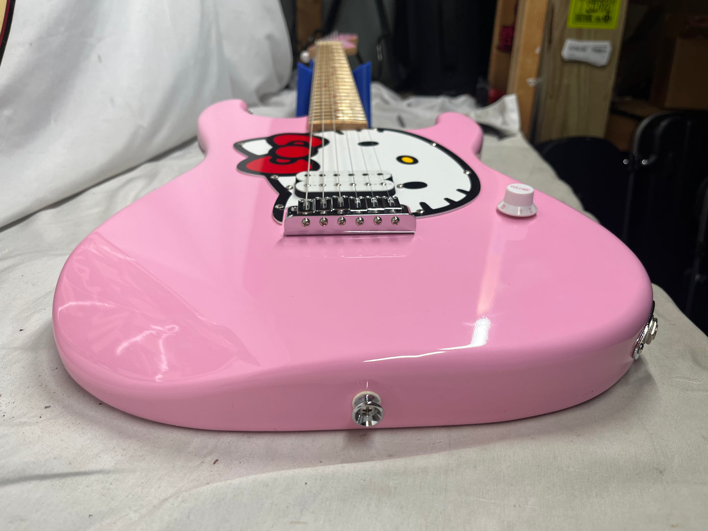 Squier by Fender x Hello Kitty Stratocaster Strat Electric Guitar 2024 with Hello Kitty Gig Bag - Pink