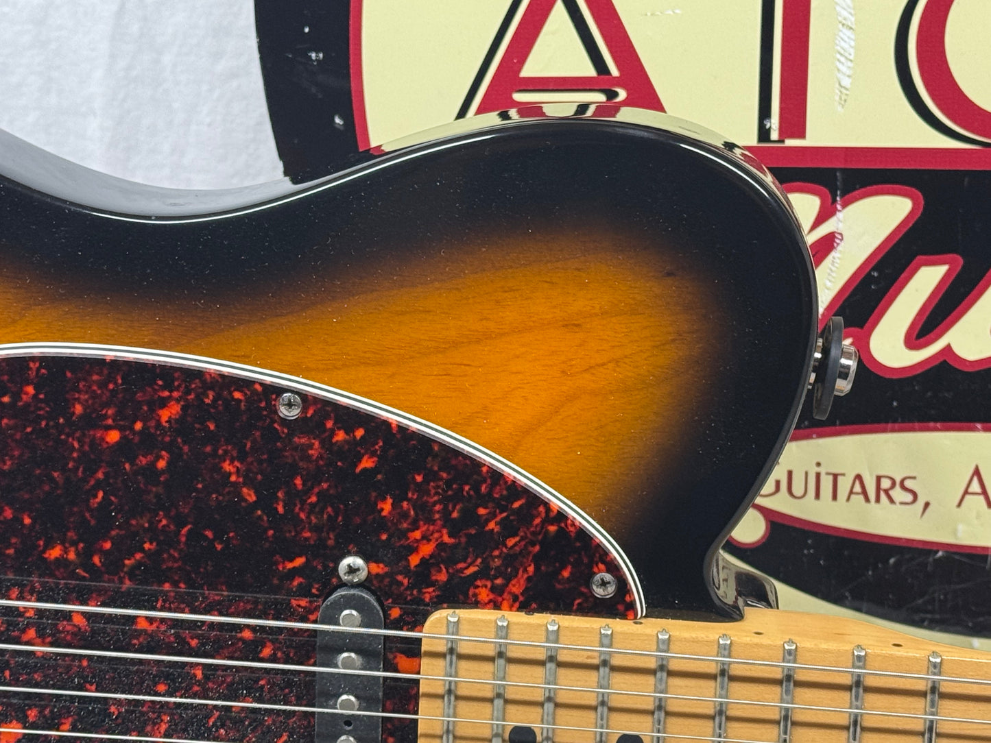 Fender American Telecaster Guitar 2000 - 2-Color Sunburst / Maple neck