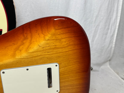 Fender American Stratocaster Guitar with Gator Case 2016 - Sienna Sunburst / Maple neck