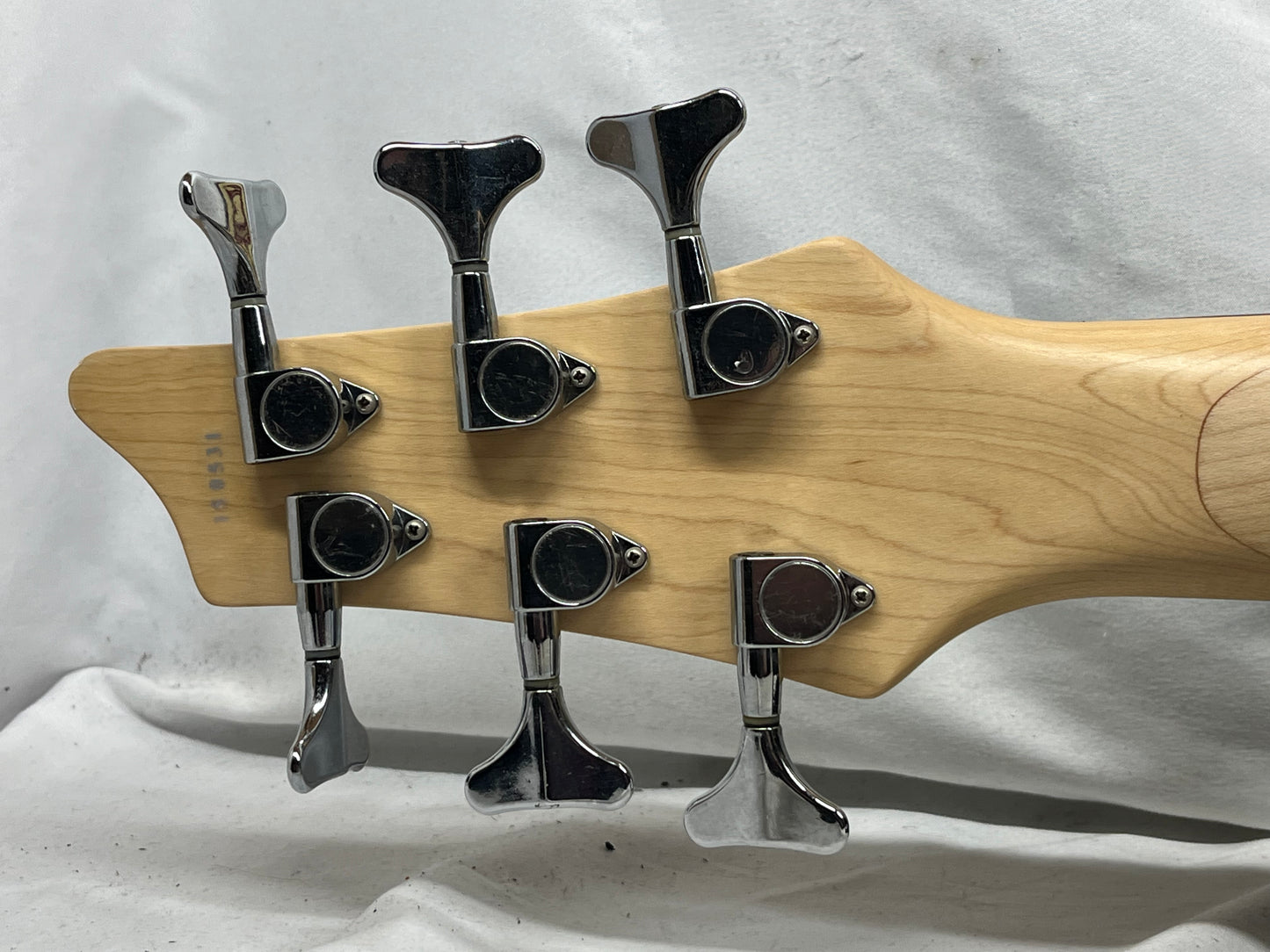 Douglas 6-String Doublecut HH Electric bass