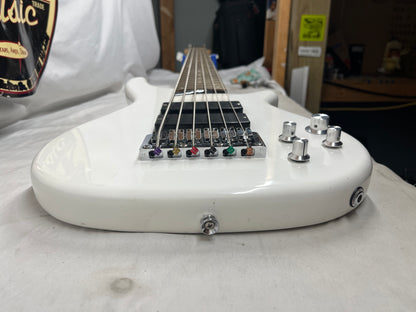 Douglas 6-String Doublecut HH Electric bass
