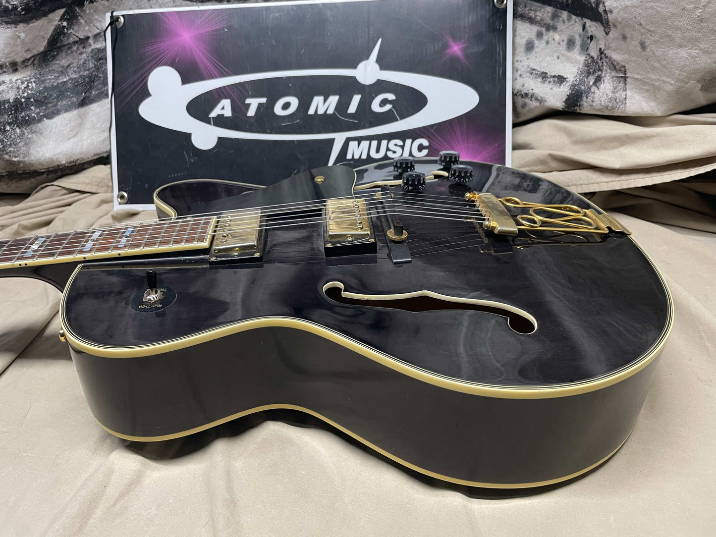 Samick HFRG-302 Archtop Hollowbody Jazzbox Guitar