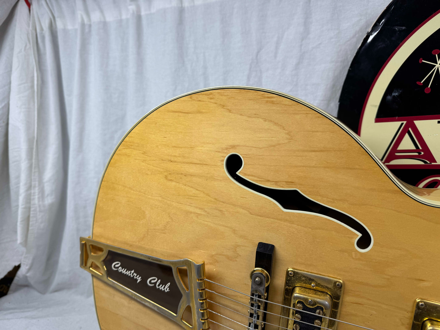 Gretsch Country Club Model 7576 Singlecut Hollowbody Guitar with Case 1979