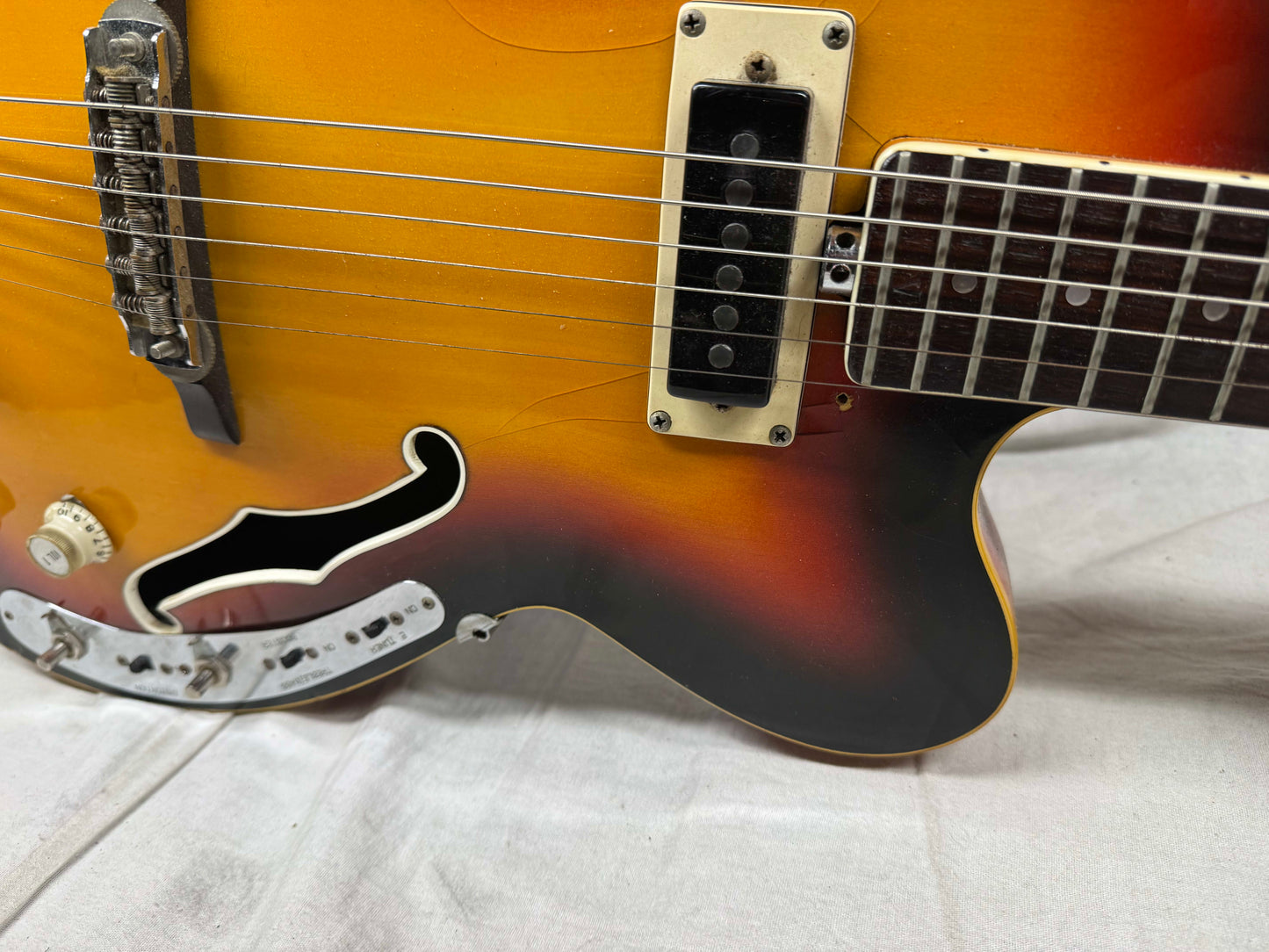 Vox V265 Bossman Semi-Hollow Body Guitar - *NO* Effects - functions as standard guitar only - Sunburst