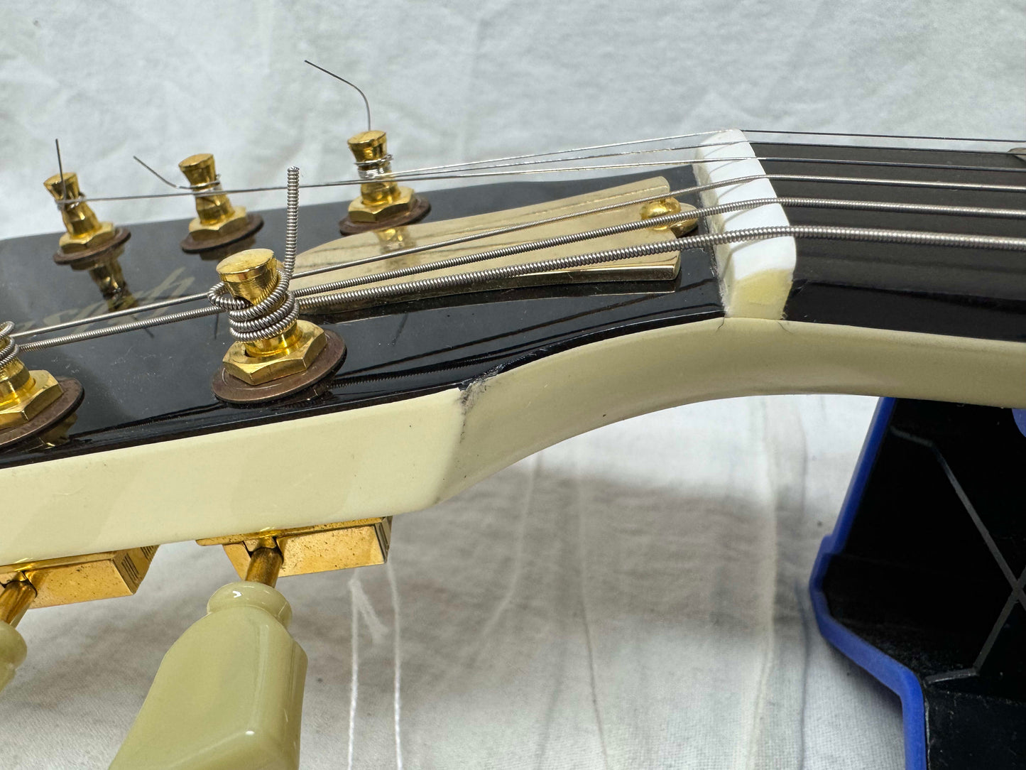 Gibson DSRVCWGH1 Limited Edition Reverse Flying V Guitar with Case 2007 - Alpine White