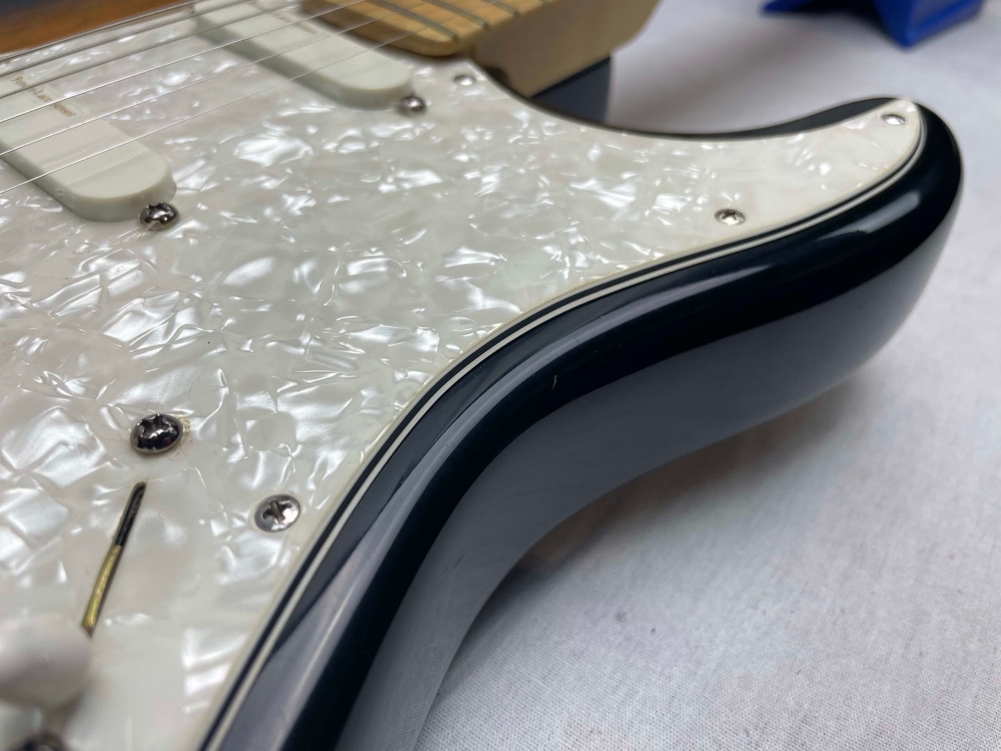 Fender Buddy Guy Stratocaster Guitar with Case 1999 - 2-Color Sunburst / Maple fingerboard