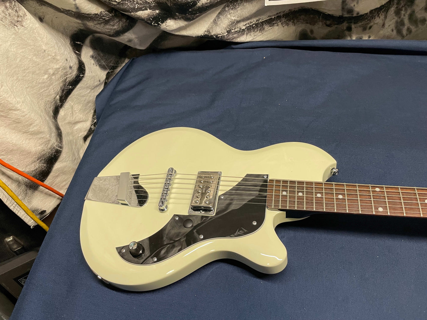 Supro Island Series Jamesport Singlecut Guitar 2016 - Antique White