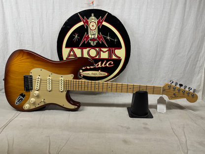 Fender American Deluxe Ash Stratocaster Guitar with Case 2005 - Tobacco Sunburst / Maple neck
