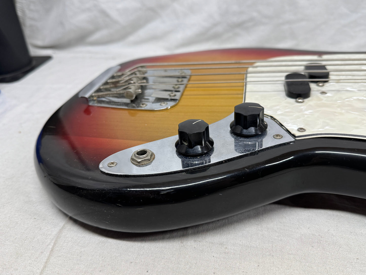 Fender USA Mustang 4-string Bass with Case 1974 - 3-Color Sunburst / Rosewood fingerboard