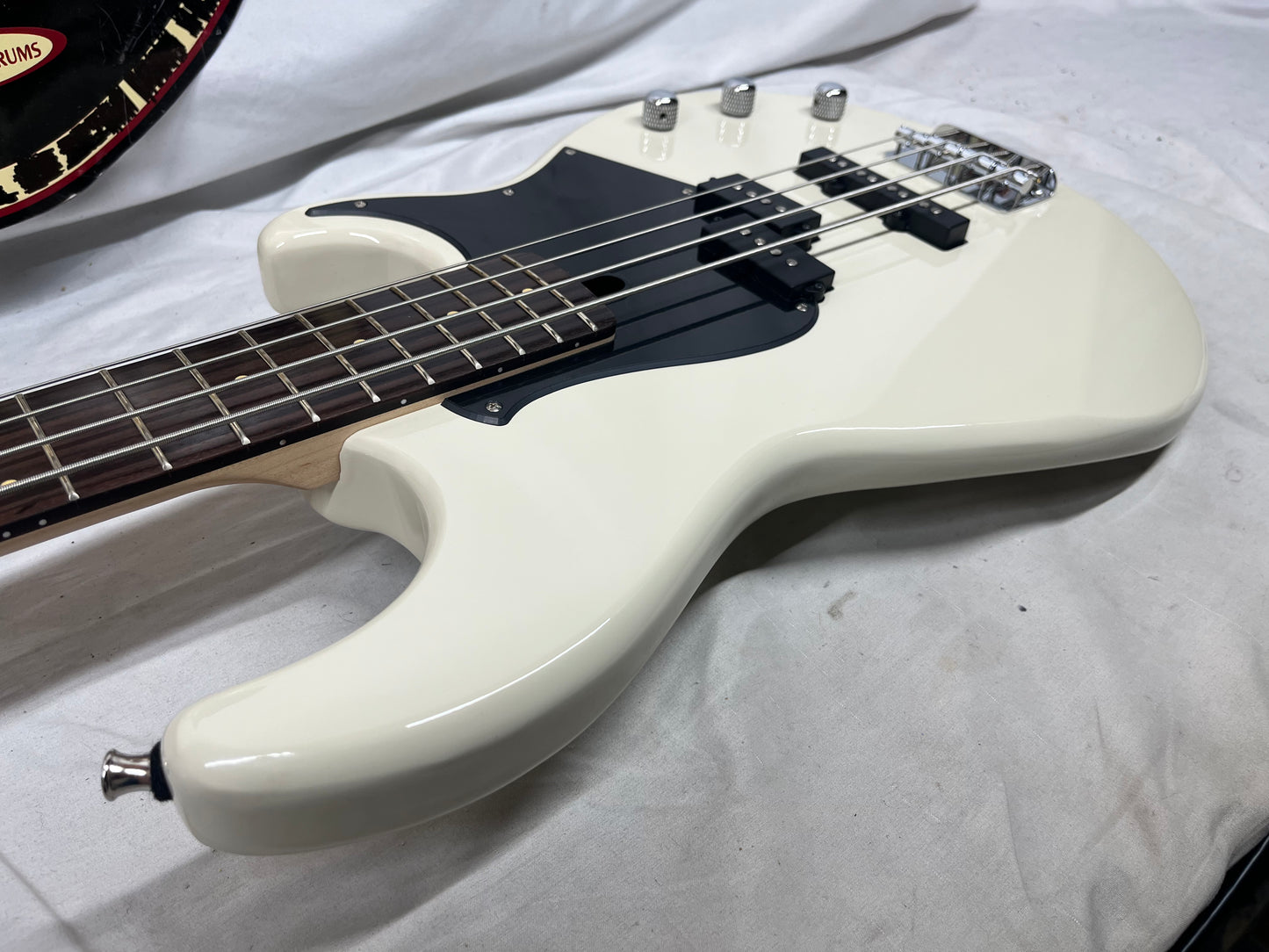 Yamaha Broad Bass Doublecut 4-String Electric Bass