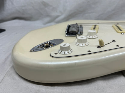 Fender Player Plus Stratocaster Guitar 2022 - Olympic Pearl / Maple neck