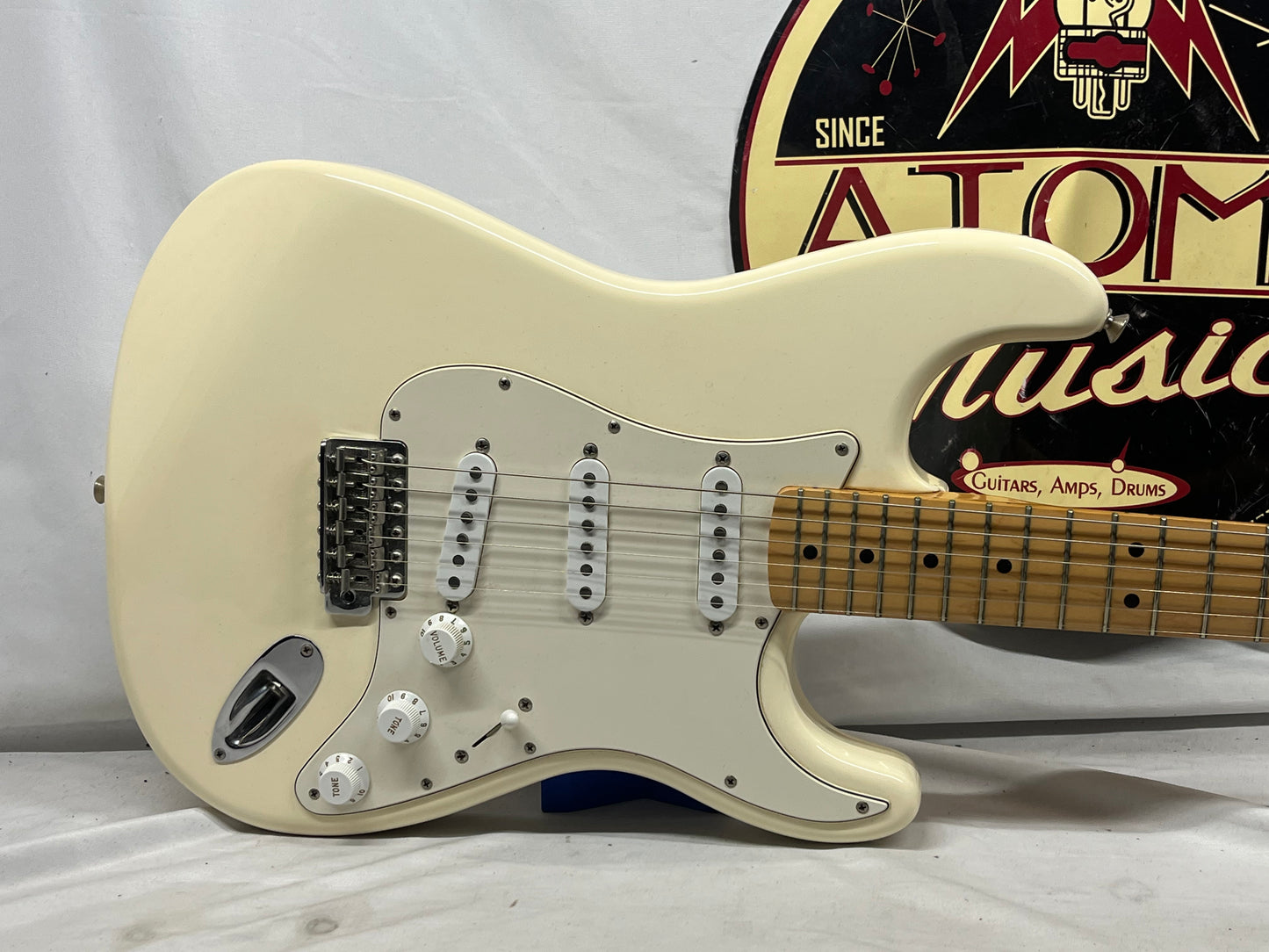Fender Classic Series '70s Stratocaster strat Electric Guitar MIM - Made in Mexico - Olympic White